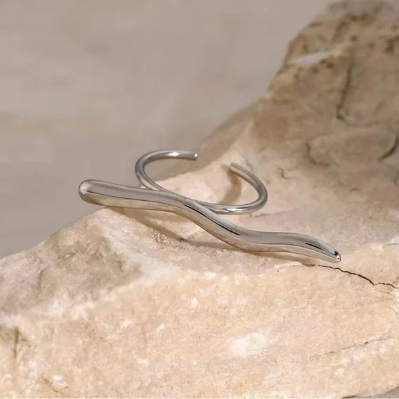 Silver Ripple Lines Ring - Picture 4 of 7